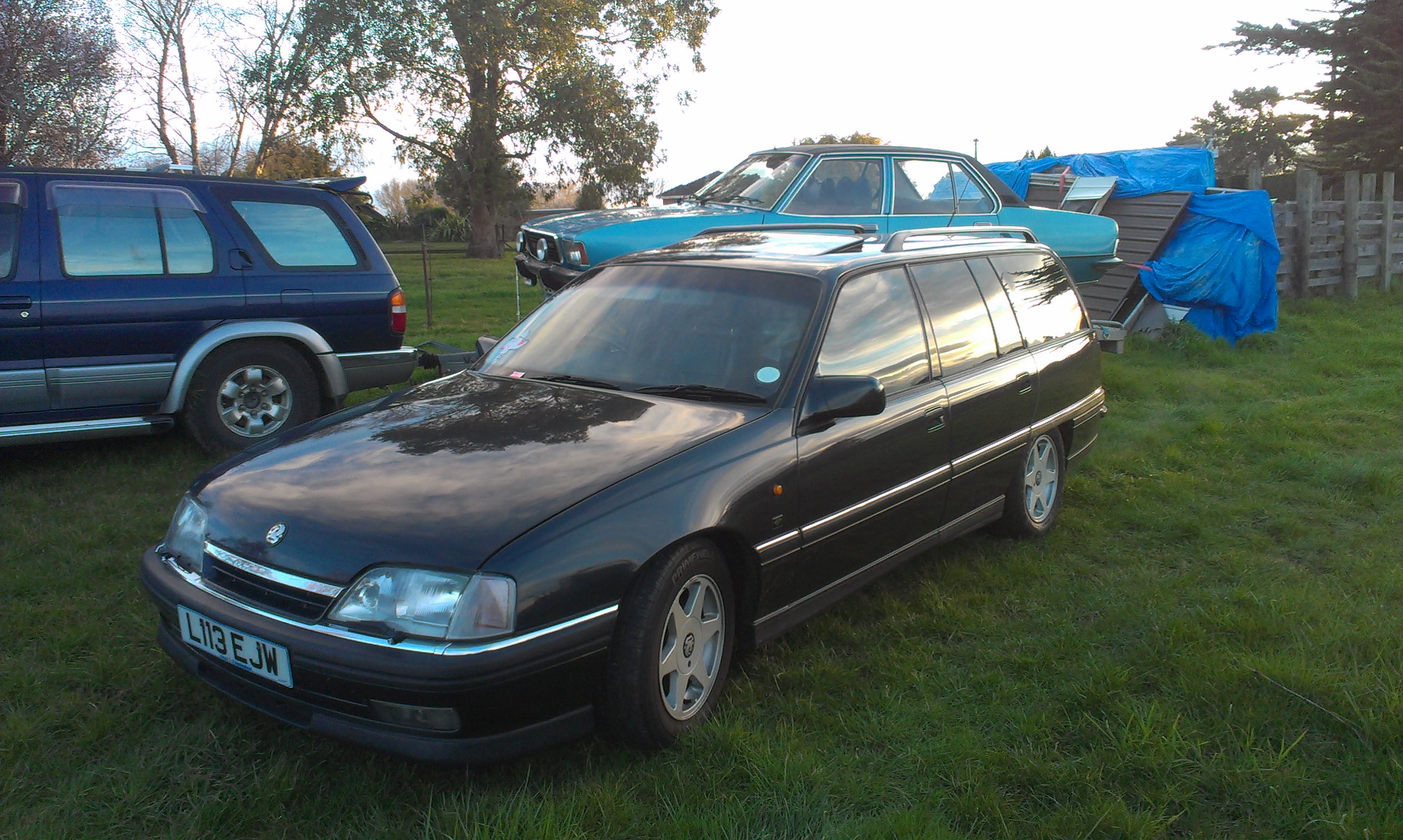 Opel Omega A wagon and Opel Commodore B sedan arrive from UK